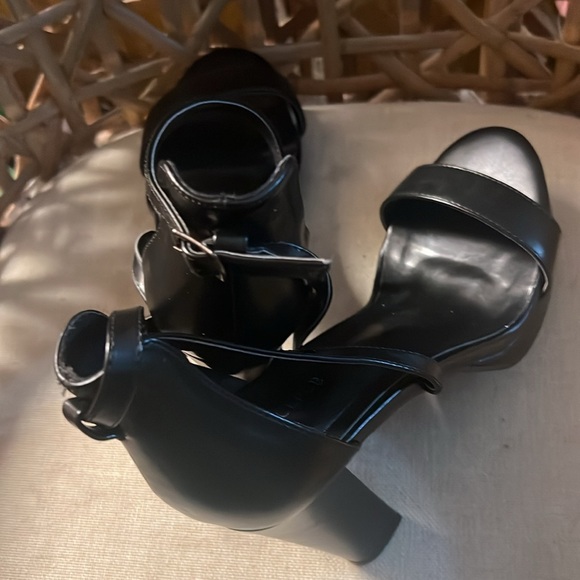 New Alice pub Chunky Platform Heel Sabdals 9 Unique - Picture 3 of 3